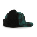 Теплая зимняя шапка-ушанка зеленая ручка